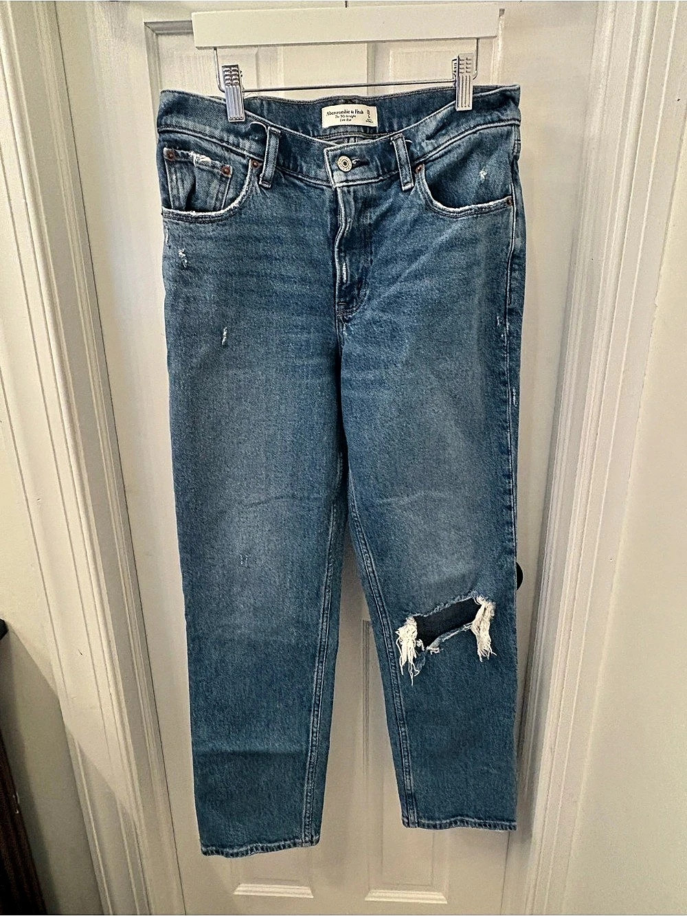 Abercrombie & Fitch The '90s Straight Low Rise Jeans, Size 28